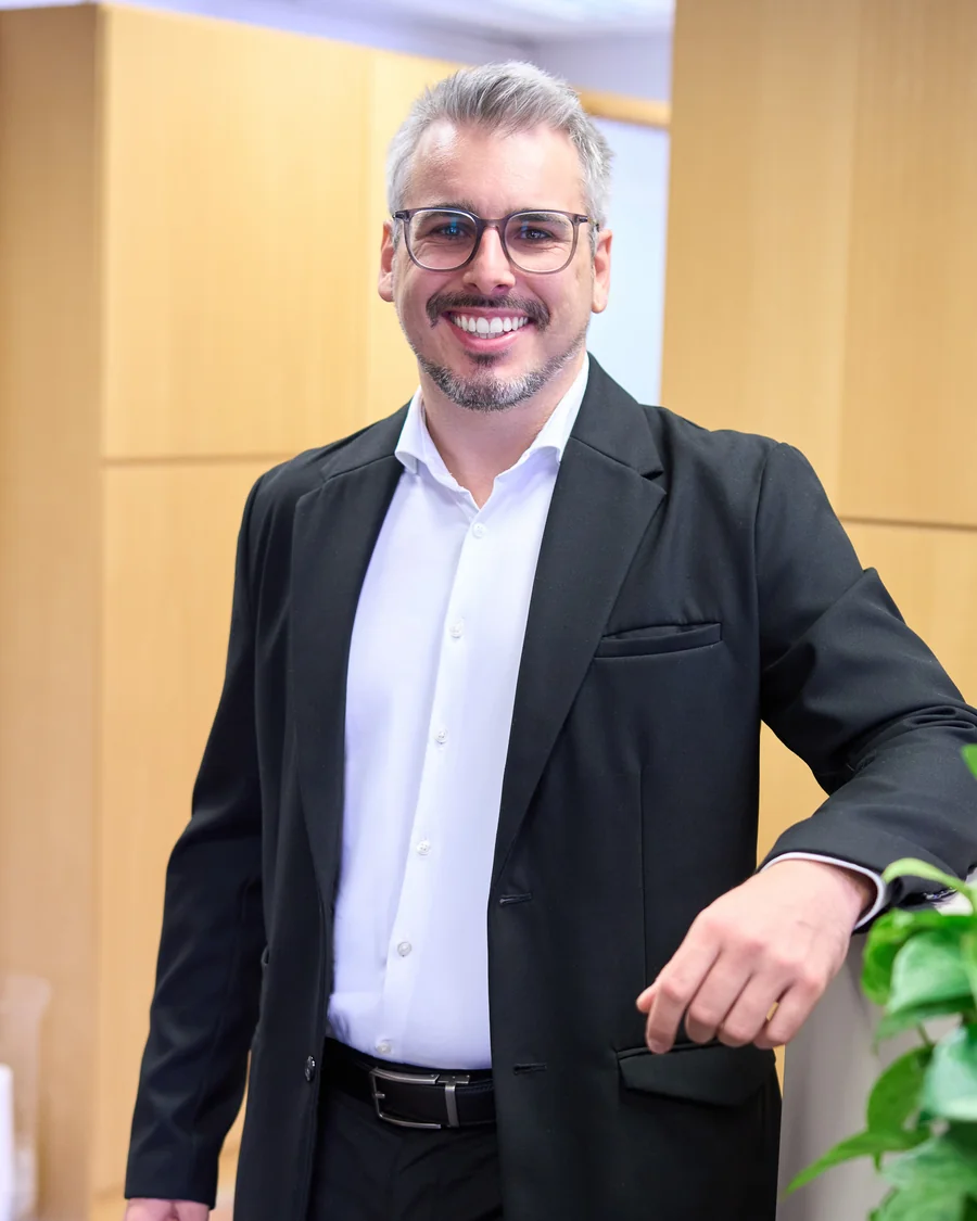 Mag. Dominik Larcher