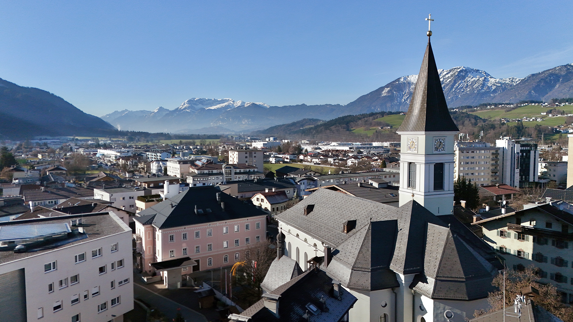 Luftaufnahme von Wörgl und dem Tiroler Unterland
